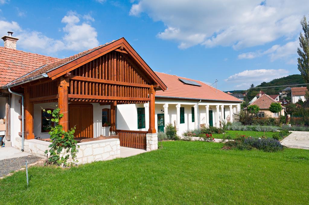 Barta Pince Vendeghaz Mad Hotel Exterior foto